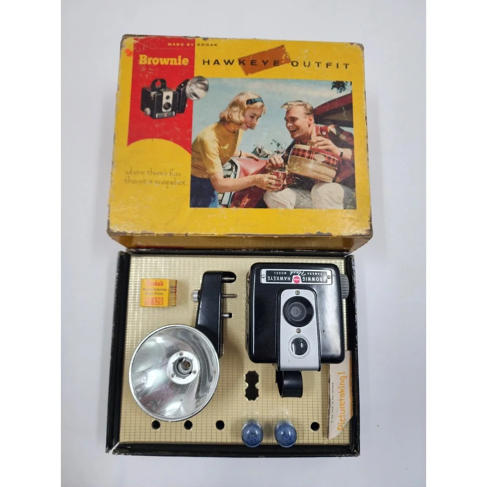 Vintage Kodak Brownie Hawkeye Flash Model Camera Outfit Original Box 620 Film
